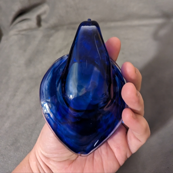 Blue swirl Art Glass Swan trinket dish/bowl measures 3" x 6.5" - Picture 4 of 7